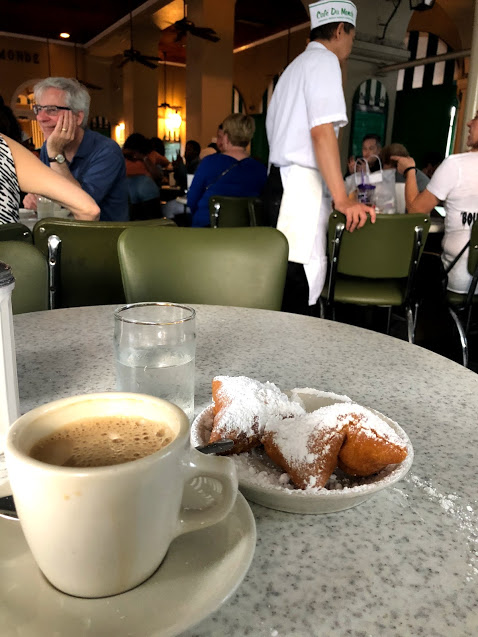 Cafe Du Monde NOLA begniets